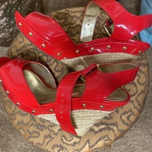 Sleek Red Wedge Sandals —- sundress ready or your little cute romper🔥